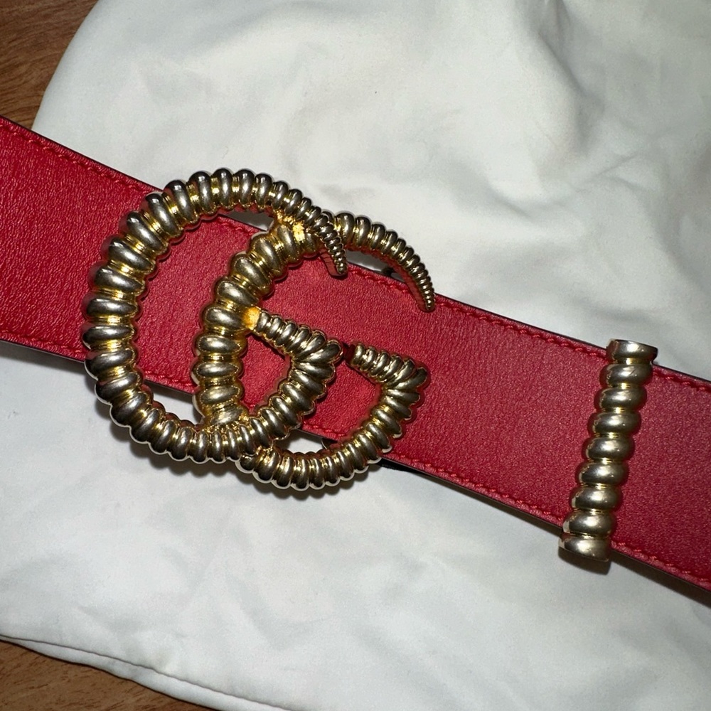 Authentic Gucci Red Leather GG belt with horn details , Gold Buckle, Torchon, 80 - Picture 5 of 10